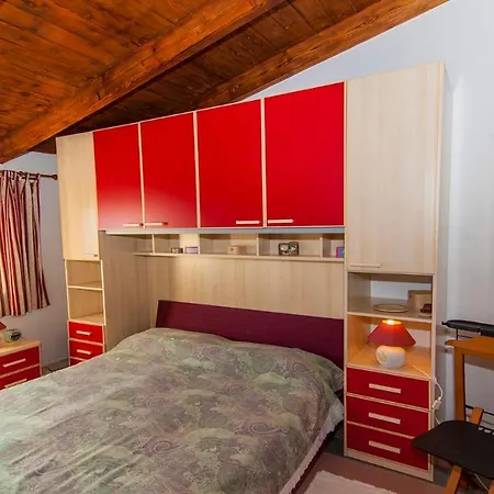 Casa Castangia بيت للعطل *